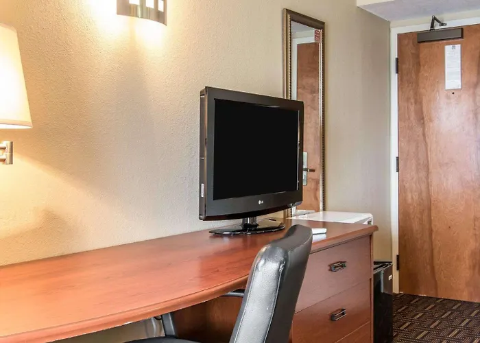 The Douillet By Demeure Hotels